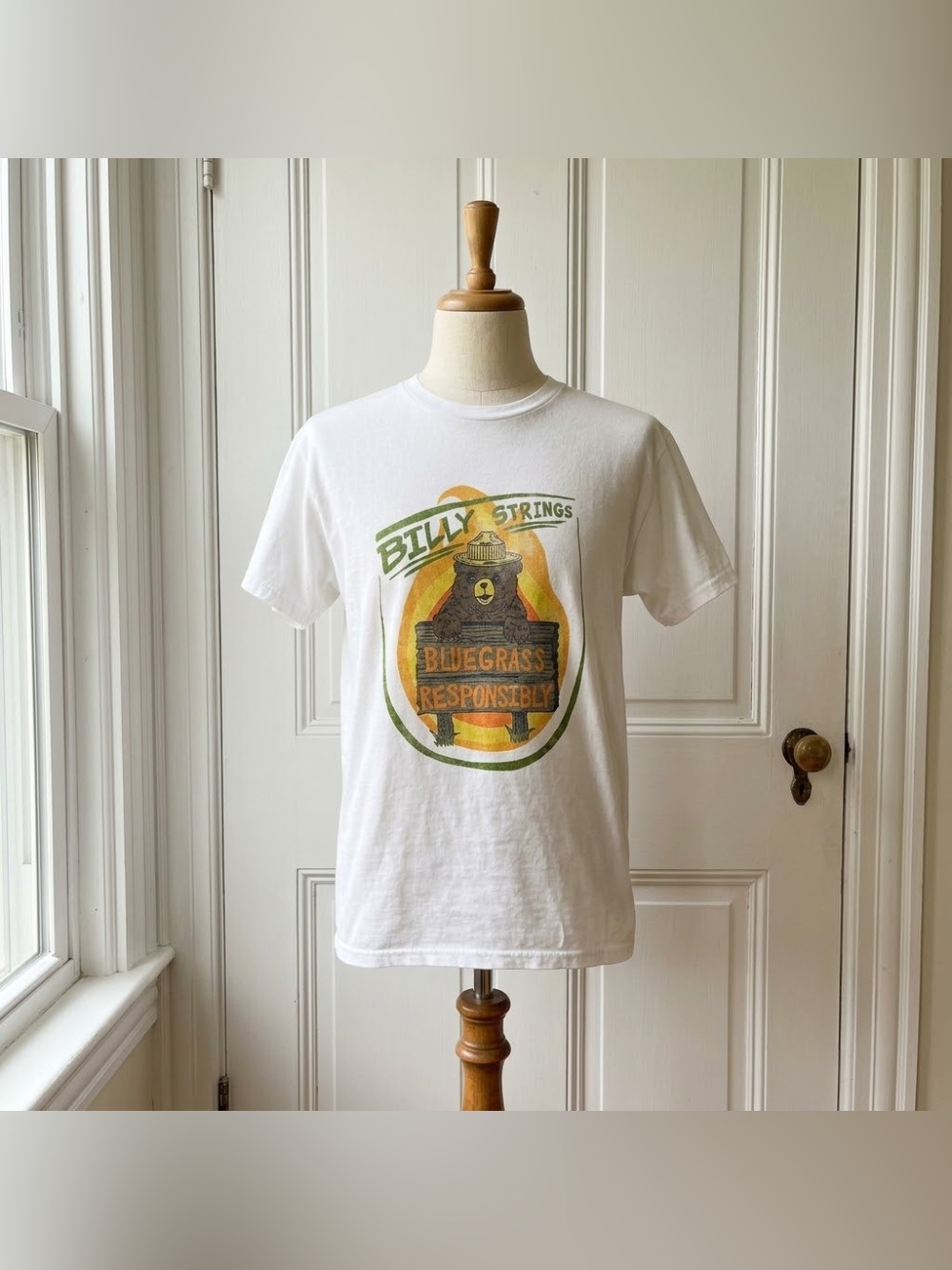 Billy Strings Bluegrass Bear Vintage White Concert Graphic T-Shirt